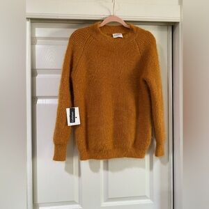 NWT Callahan Golden Crew Neck Sweater Size Medium‎